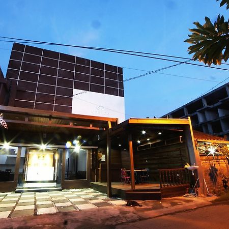 Easton Kuta Homestay エクステリア 写真