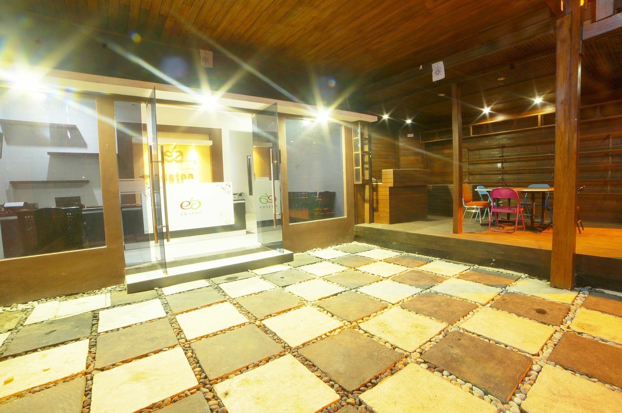 Easton Kuta Homestay エクステリア 写真