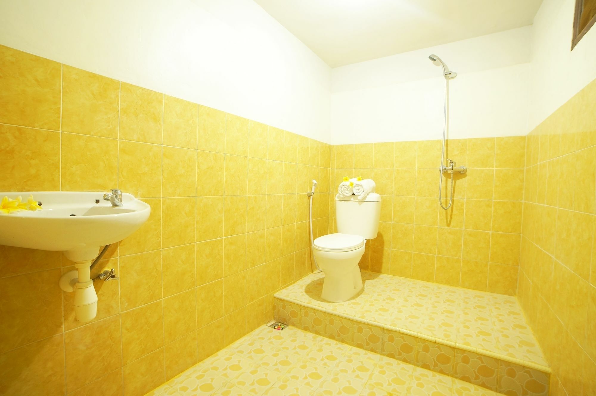 Easton Kuta Homestay エクステリア 写真